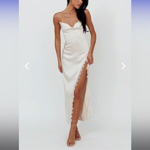 Elegant Strapless Gown with Lace Trim - Selfie Leslie Winter Moon Dress